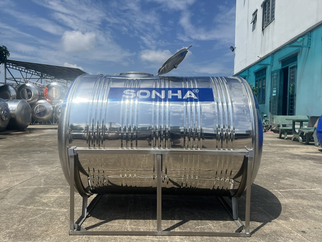 bon nuoc inox son ha 